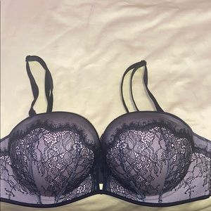 Black lace bombshell